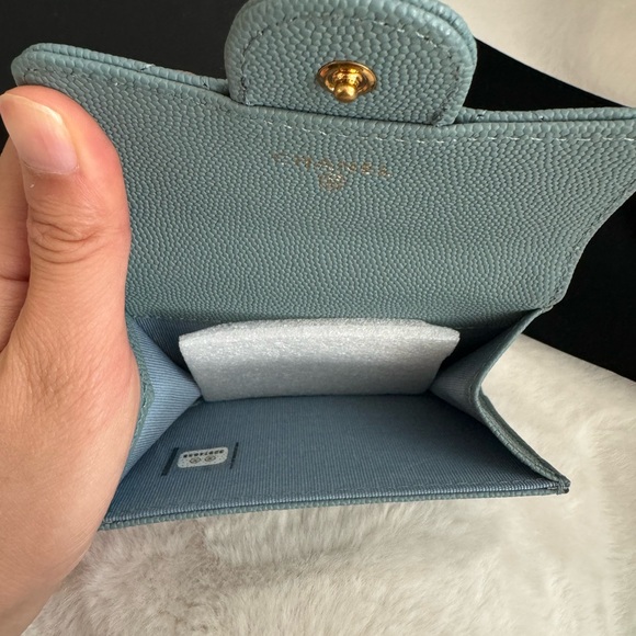 Brand New Blue Cardholder Wallet - Received as Gift ❌ Not the Brand Likely! - Picture 7 of 8